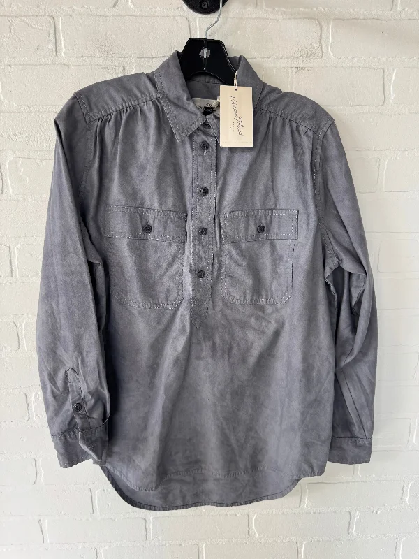 Top Long Sleeve By Universal Thread In Grey, Size: Xs Organic